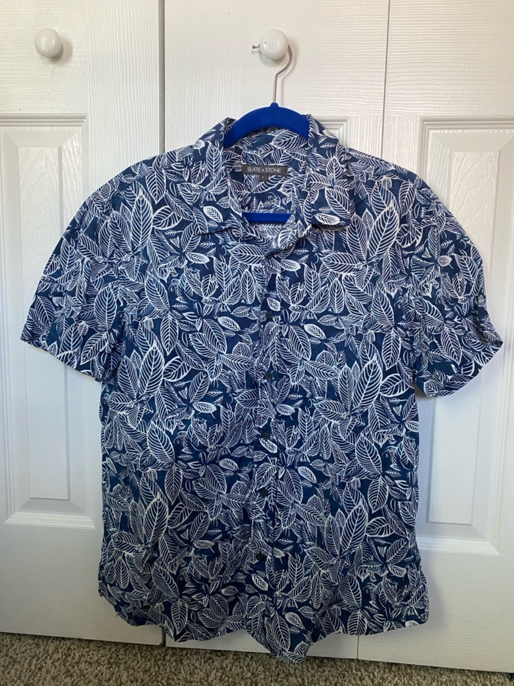 Slate & Stone Navy and White Leaf-Print Short Sleeve Button-Up Shirt